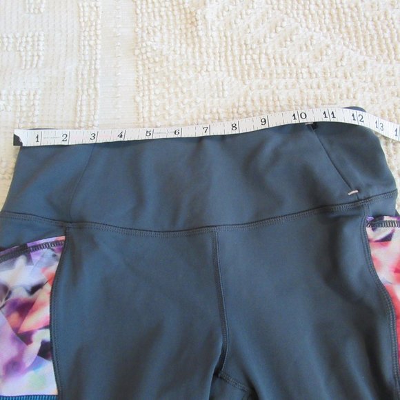 CALIA by Carrie Underwood Gray Capris w/ Pockets - Picture 10 of 14